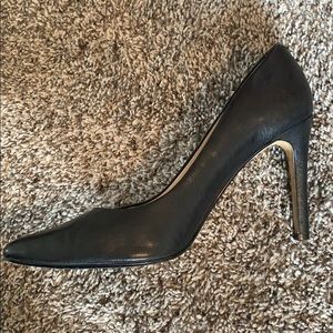 Black leather banana republic pumps